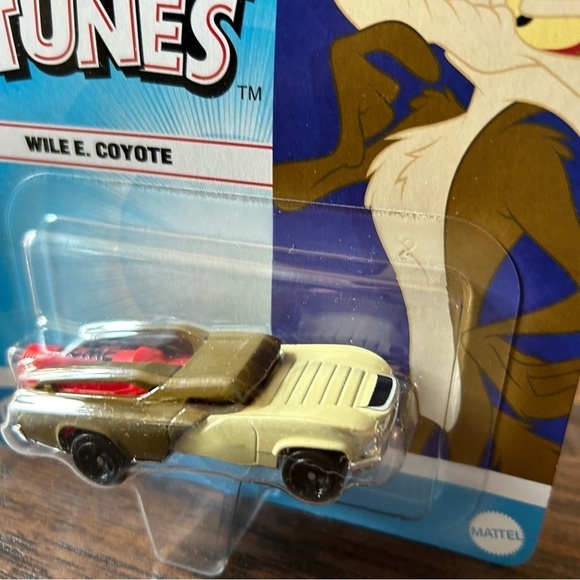 Hot Wheels Looney Tunes Wile E. Coyote - Picture 3 of 11